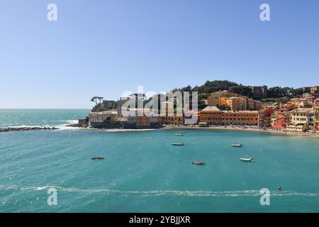 Blick auf die Bucht der Stille, einen der schönsten Strände Italiens, der Schriftsteller und Dichter wie Goethe, Sestri Levante inspirierte Stockfoto