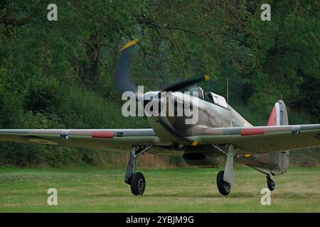 Die Hawker Hurricane ist ein britisches einsitziges Kampfflugzeug der 1930er–40er Jahre, das von der Hawker Aircraft Ltd entwickelt und gebaut wurde Stockfoto