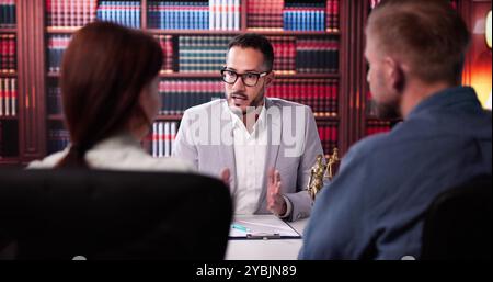 Familie Scheidung Anwalt Beratung Familienpaar In Meeting Stockfoto