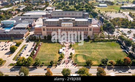 Blick auf das University of Illinois Memorial Stadium, das Heimstadion des Fußballteams NCAA Fighting Illini. Stockfoto