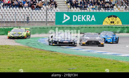 Hockenheim, Deutschland. Oktober 2024. Von links: Nicki Thiim (DEN, Lamborghini, SSR Performance), Jack Aitken (GBR, Ferrari, Emil Frey Racing), Jules Gounon (UND Mercedes, Haupt Racing Team), Rene Rast (DE, BMW, Schubert Motorsport), 19.10.2024, Hockenheim (Deutschland), Motorsport, DTM, Finale Hockenheimring 2024 Credit: dpa/Alamy Live News Stockfoto