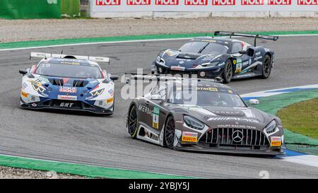 Hockenheim, Deutschland. Oktober 2024. Jules Gounon (UND Mercedes, Haupt Racing Team) vor Luca Engstler (GER, Lamborghini, Lamborghini Team Liqui Moly by GRT) und Jack Aitken (GBR, Ferrari, Emil Frey Racing), 19.10.2024, Hockenheim (Deutschland), Motorsport, DTM, Finale Hockenheimring 2024 Credit: dpa/Alamy Live News Stockfoto