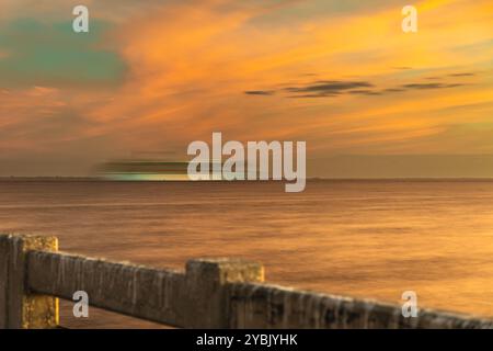 The Sunshine Skyway St. Petersburg Florida USA Sonnenuntergang Oktober 2024 Kunstfotografie Stockfoto