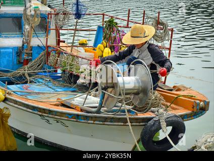 Fischer in Goseong County (Goseong-Gun), Provinz Süd-Gyeongsang, Südkorea. 04.08.2017 Stockfoto