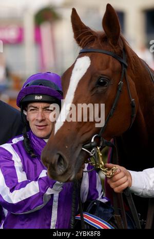 Jockey Wayne Lordan, nachdem er am ersten Tag des AutumnFest auf der Leopardstown Racecourse in Dublin, Irland, genau zum Sieg in den Killavullan Stakes gefahren war. Bilddatum: Samstag, 19. Oktober 2024. Stockfoto