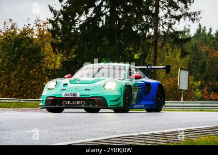 Nürburgring, Deutschland. Oktober 2024. 19.10.2024 Nürburgring Langstrecken Serie (NLS) Rennen 5, Nürburgring, Deutschland, Bild: #4 Falken Motorsport, Joel Eriksson und Tim Heinemann im Porsche 911 GT3 R Credit: Robin Huth/Alamy Live News Stockfoto