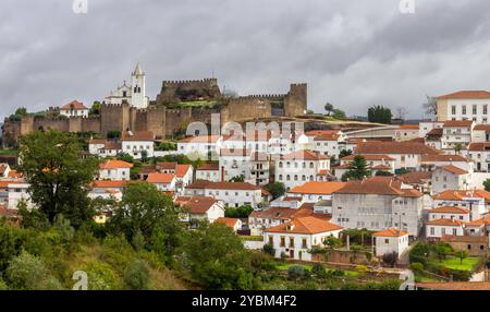 Blick auf die Stadt Penela und das Schloss, Portugal Stockfoto