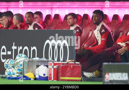 München, Deutschland. Oktober 2024. Leroy SANE, FCB 10 Leon GORETZKA, FCB 8 Kingsley Coman, FCB 11 im Spiel FC BAYERN MÜNCHEN - VFB STUTTGART am 19. Oktober 2024 in München. Saison 2024/2025, 1.Bundesliga, FCB, München, Spieltag 7, 7.Spieltag Fotograf: Peter Schatz - DFL-VORSCHRIFTEN VERBIETEN JEDE VERWENDUNG VON FOTOGRAFIEN als BILDSEQUENZEN und/oder QUASI-VIDEO - Credit: Peter Schatz/Alamy Live News Stockfoto