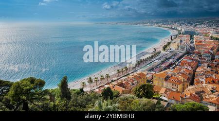 Panoramablick auf Nizza, Frankreich vom Colline du Château Stockfoto
