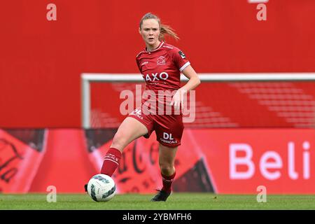 Waregem, Belgien. Oktober 2024. Loes Van Mullem (33) von Zulte Waregem, fotografiert während eines Frauenfußballspiels zwischen Zulte-Waregem Dames und Standard Femina am 8. Spieltag der Saison 2024–2025 der belgischen Lotto Womens Super League am Samstag, 19. Oktober 2024 in Waregem, BELGIEN. Quelle: Sportpix/Alamy Live News Stockfoto