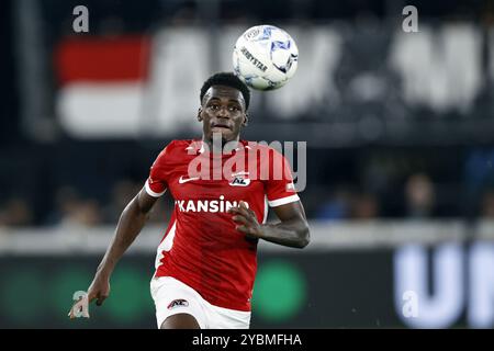 ALKMAAR - Ernest Poku von AZ Alkmaar während des niederländischen Eredivisie-Spiels zwischen AZ Alkmaar und PSV Eindhoven im AFAS-Stadion am 19. Oktober 2024 in Alkmaar, Niederlande. ANP MAURICE VAN STEEN Stockfoto