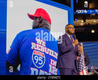 CHICAGO, Illinois – 19. August 2024: Pennsylvania Lt. Gouverneur Austin Davis spricht über die Demokratische Nationalversammlung 2024 im United Center. Stockfoto