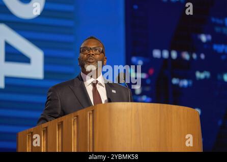 CHICAGO, Illinois – 19. August 2024: Der Bürgermeister von Chicago Brandon Johnson (D) spricht über die Demokratische Nationalversammlung 2024 im United Center. Stockfoto