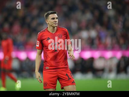 München, Deutschland, 19. Oktober 2024: Fussball, Herren, Bundesliga, Saison 2024/2025, FC Bayern München - VFB Stuttgart, Allianz Arena Joao Palhinha (FC Bayern München) Kopf, Oberkörper DFB, DFL Vorschriften verbieten jede Verwendung von Fotografien als Bildsequenzen und/oder Quasi-Video Stockfoto