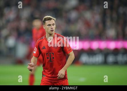 München, Deutschland, 19. Oktober 2024: Fussball, Herren, Bundesliga, Saison 2024/2025, FC Bayern München - VFB Stuttgart, Allianz Arena Joshua Kimmich (FC Bayern München) Kopf, Oberkörper DFB, DFL Vorschriften verbieten jede Verwendung von Fotografien als Bildsequenzen und/oder Quasi-Video Stockfoto