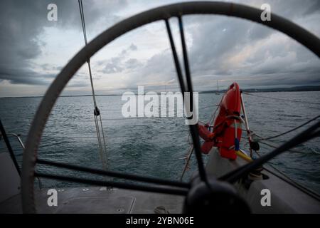 Ein allgemeiner Überblick über die 56. Ausgabe der Barcolana International Yachting Regatta in Triest, Italien, am 13. Oktober 2024. Das historische Barcolana Stockfoto