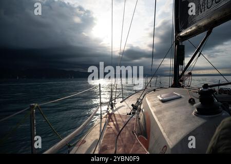 Ein allgemeiner Überblick über die 56. Ausgabe der Barcolana International Yachting Regatta in Triest, Italien, am 13. Oktober 2024. Das historische Barcolana Stockfoto