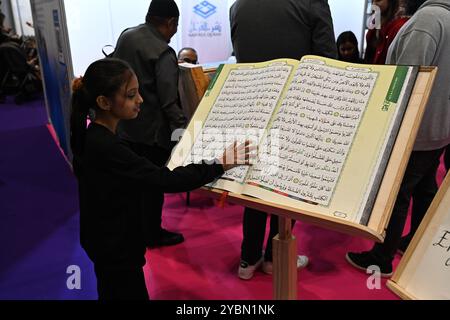 LONDON, GROSSBRITANNIEN. Oktober 2024. Global Peace & Unity Festival 2024 Ausstellung im Excel London, Großbritannien. (Foto von 李世惠/siehe Li/Picture Capital) Credit: Siehe Li/Picture Capital/Alamy Live News Stockfoto