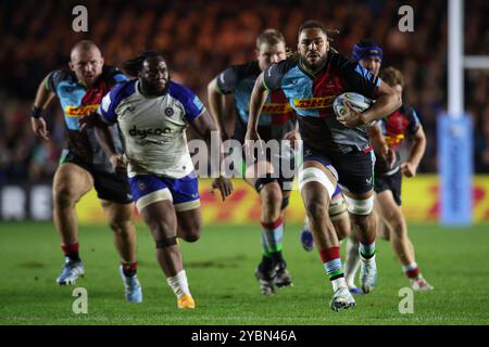 LONDON, UK - 19. Oktober 2024: Chandler Cunningham-South of Harlequins macht eine Pause während des Gallagher Premiership Matches zwischen Harlequins und Bath Rugby in Twickenham Stoop (Quelle: Craig Mercer/ Alamy Live News) Stockfoto