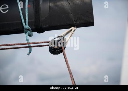 Ein allgemeiner Überblick über die 56. Ausgabe der Barcolana International Yachting Regatta in Triest, Italien, am 13. Oktober 2024. Das historische Barcolana Stockfoto