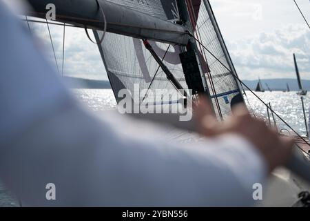 Ein allgemeiner Überblick über die 56. Ausgabe der Barcolana International Yachting Regatta in Triest, Italien, am 13. Oktober 2024. Das historische Barcolana Stockfoto