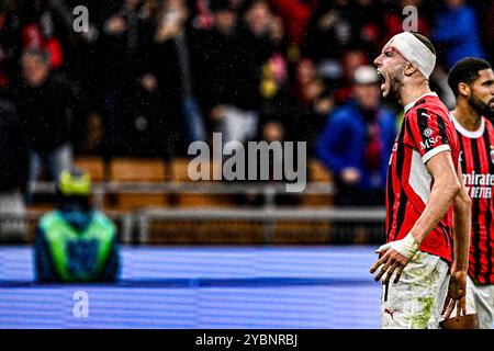 Strahinja Pavlovic (Mailand) während des Spiels der italienischen Serie A zwischen Mailand 1-0 Udinesen im Giuseppe Meazza Stadion am 19. Oktober 2024 in Mailand. Quelle: Maurizio Borsari/AFLO/Alamy Live News Stockfoto