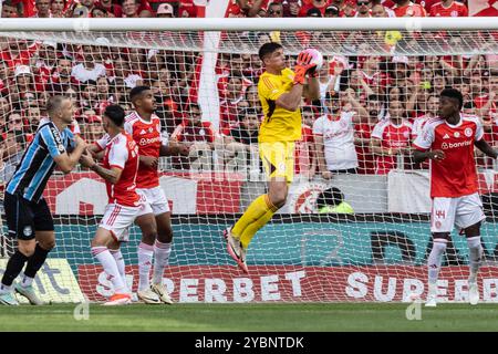 Porto Alegre, Brasilien. Oktober 2024. RS - PORTO ALEGRE - 10/19/2024 - BRASILIANER A 2024, INTERNATIONAL x GREMIO - Rochet, Internacional Spieler während des Spiels gegen Gremio im Beira-Rio Stadion für die brasilianische A 2024 Meisterschaft. Foto: Liamara Polli/AGIF Credit: AGIF/Alamy Live News Stockfoto