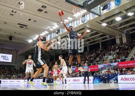 Jordan Bayehe von Dolomiti Energia Trentino im Spiel zwischen Dolomiti Energia Trentino und Umana Reyer Venezia, reguläre Saison der A1 Stockfoto