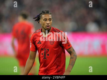 München, Deutschland, 19. Oktober 2024: Fussball, Herren, Bundesliga, Saison 2024/2025, FC Bayern München - VFB Stuttgart, Allianz Arena Michael Olise (FC Bayern München) Kopf, Oberkörper DFB, DFL Vorschriften verbieten jede Verwendung von Fotografien als Bildsequenzen und/oder Quasi-Video Stockfoto