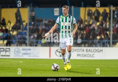 Mezokovesd, Ungarn – 16. Oktober 2022. Ferencvaros Mittelverteidiger Mats Knoester beim ungarischen Liga-Spiel Mezokovesd gegen Ferencvaros (2:1). Stockfoto