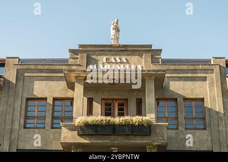 Canela, Brasilien - 15. Oktober 2024: Casa Auxiliadora, historisches Gebäude in der Innenstadt von Canela Stockfoto