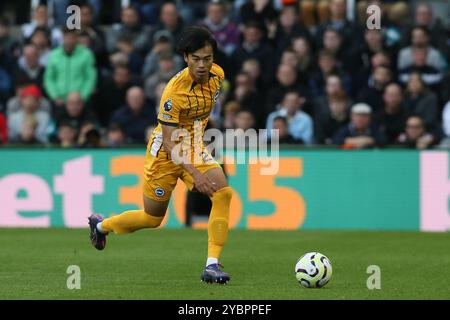 Kaoru Mitoma von Brighton und Hove Albion während des Premier League-Spiels zwischen Newcastle United und Brighton und Hove Albion im St. James's Park, Newcastle am Samstag, den 19. Oktober 2024. (Foto: Michael Driver | MI News) Credit: MI News & Sport /Alamy Live News Stockfoto