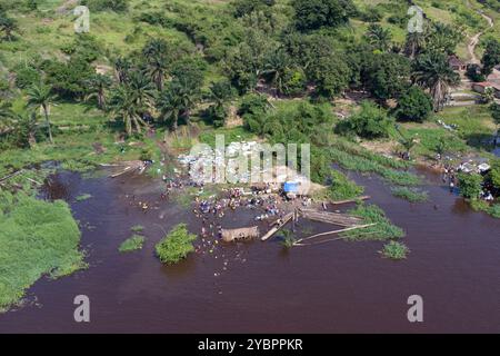 Republique Democratique du Congo, Kinshasa, 13.01.2024. Fleuve Congo vu à Kinshasa dans la commune de Maluku. Photographie de Ruben Nyanguila / Collec Stockfoto