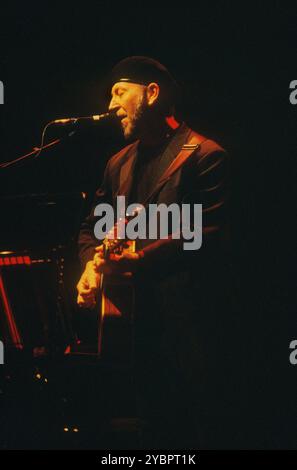 Richard Thompson trat am 17. September 2003 in Sadler's Wells in Islington, London, England auf. Stockfoto