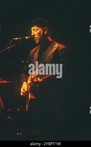 Richard Thompson trat am 17. September 2003 in Sadler's Wells in Islington, London, England auf. Stockfoto
