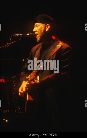 Richard Thompson trat am 17. September 2003 in Sadler's Wells in Islington, London, England auf. Stockfoto