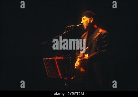 Richard Thompson trat am 17. September 2003 in Sadler's Wells in Islington, London, England auf. Stockfoto