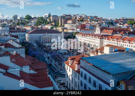 Herrlicher Blick auf die Altstadt von Lissabon, vom berühmten Elevador de Santa Justa aus gesehen, Portugal Stockfoto