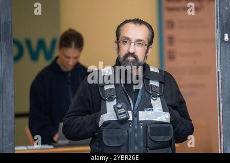 Glasgow, Schottland, Großbritannien. Oktober 2024. Pro-palästinensische Proteste vor der Barclays Bank in der Argyle Street. Gutschrift R.. Gass/Alamy Live News Stockfoto