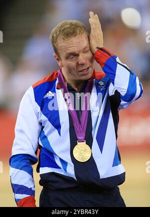 Dateifoto vom 08/12 von Sir Chris Hoy, der Emotionen zeigt, nachdem er bei den Olympischen Spielen 2012 in London Gold gewonnen hatte. Der sechsmalige Olympiasieger hat angekündigt, dass sein Krebs tödlich ist und hat nach Angaben der Sunday Times noch zwei bis vier Jahre zu leben. Ausgabedatum: Samstag, 19. Oktober 2024. Stockfoto