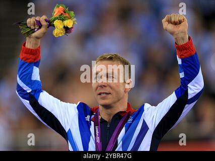 Dateifoto vom 08/12 von Sir Chris Hoy, der Emotionen zeigt, nachdem er bei den Olympischen Spielen 2012 in London Gold gewonnen hatte. Der sechsmalige Olympiasieger hat angekündigt, dass sein Krebs tödlich ist und hat nach Angaben der Sunday Times noch zwei bis vier Jahre zu leben. Ausgabedatum: Samstag, 19. Oktober 2024. Stockfoto