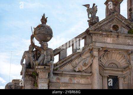 Portal der Kirche und des Klosters unserer Lieben Frau von Gnade in Evora, Portugal Stockfoto