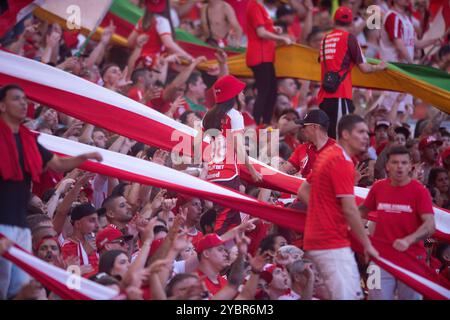 Porto Alegre, Brasilien. Oktober 2024. Internationale Fans während des Spiels zwischen Internacional und Gremio für die brasilianische Serie A 2024 im Beira-Rio Stadion in Porto Alegre am 19. Oktober 2024 Foto: Max Peixoto/DiaEsportivo/Alamy Live News Credit: DiaEsportivo/Alamy Live News Stockfoto