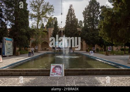 Mahan Kerman Iran 19. September 2024: Shah Nematollah Vali-Schrein. Es ist ein historischer Komplex in Mahan, Iran, der das Grab des berühmten beherbergt Stockfoto