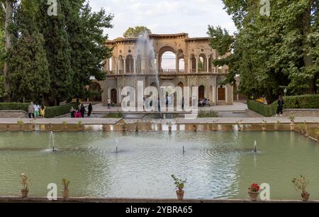 Mahan Kerman Iran 19. September 2024: Shahzadeh Mahan Historical Garden. Historischer persischer Garten, der in der Nähe von Mahan zum UNESCO-Weltkulturerbe gehört Stockfoto