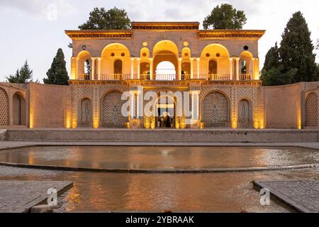 Mahan Kerman Iran 19. September 2024: Shahzadeh Mahan Historical Garden. Historischer persischer Garten, der in der Nähe von Mahan zum UNESCO-Weltkulturerbe gehört Stockfoto