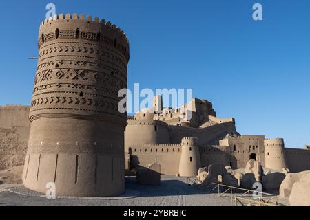 BAM Iran 21. September 2024: Die Zitadelle BAM in der Stadt BAM in der Provinz Kerman, Iran, ist das größte adobe-Gebäude der Welt und gehört zum UNESCO-Weltkulturerbe Stockfoto