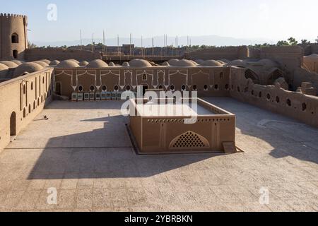 BAM Iran 21. September 2024: Die Zitadelle BAM in der Stadt BAM in der Provinz Kerman, Iran, ist das größte adobe-Gebäude der Welt und gehört zum UNESCO-Weltkulturerbe Stockfoto