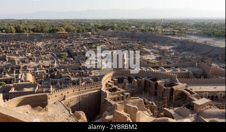 BAM Iran 21. September 2024: Die Zitadelle BAM in der Stadt BAM in der Provinz Kerman, Iran, ist das größte adobe-Gebäude der Welt und gehört zum UNESCO-Weltkulturerbe Stockfoto