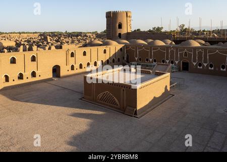 BAM Iran 21. September 2024: Die Zitadelle BAM in der Stadt BAM in der Provinz Kerman, Iran, ist das größte adobe-Gebäude der Welt und gehört zum UNESCO-Weltkulturerbe Stockfoto